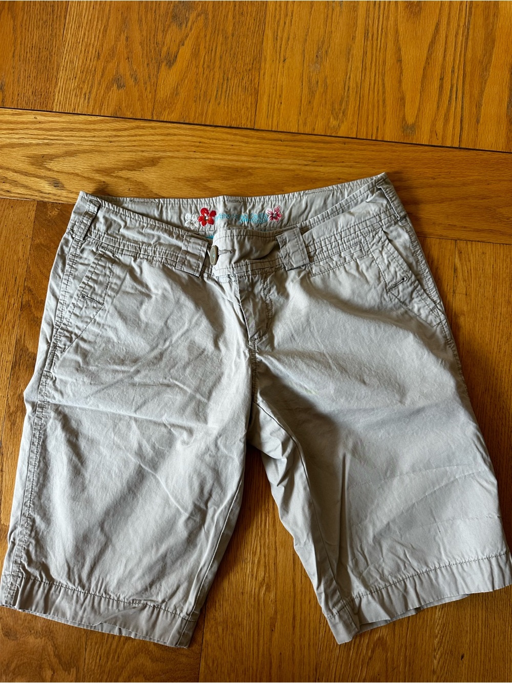 Light tan  Women's Casual Bermuda Shorts size 4